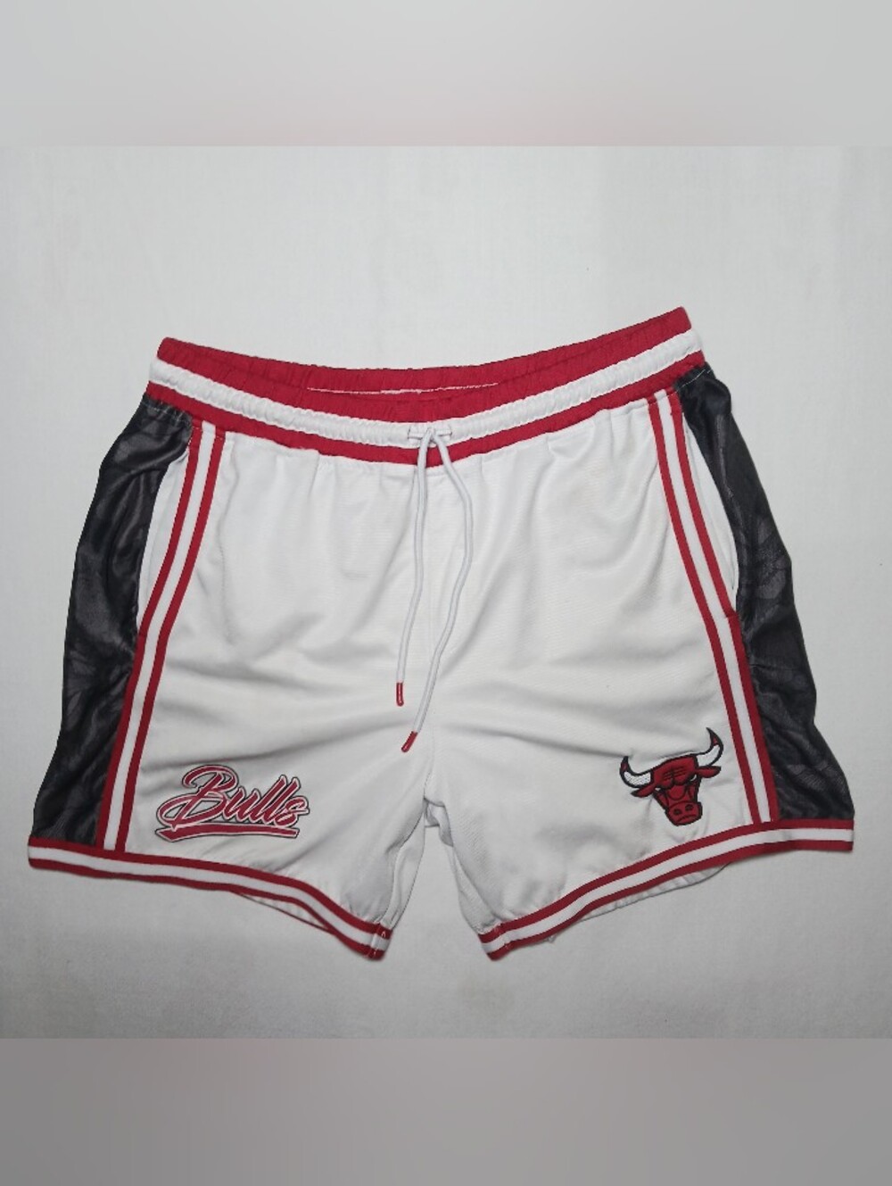 Ultra Game NBA Mens Chicago Bulls Mesh Basketball Shorts XL White Red